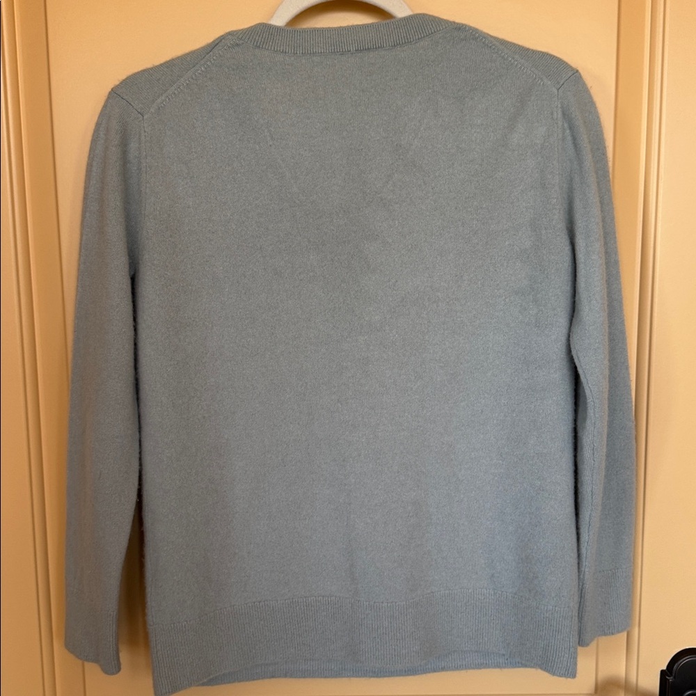 Vince Cashmere Soft Blue V-Neck Sweater - Picture 4 of 6